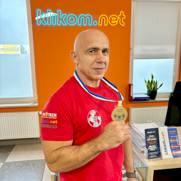 Klikom.net sponsoruje Mistrza Świata - Jarosława Olecha - legendę polskiego trójboju siłowego!